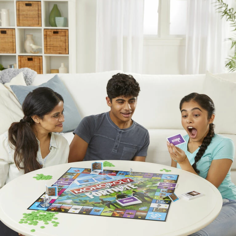Hasbro Monopoly: Fortnite Collector's Edition Board Game - English Edition 4 Hasbro Monopoly: Fortnite Collector's Edition Board Game - English Edition - Image 4